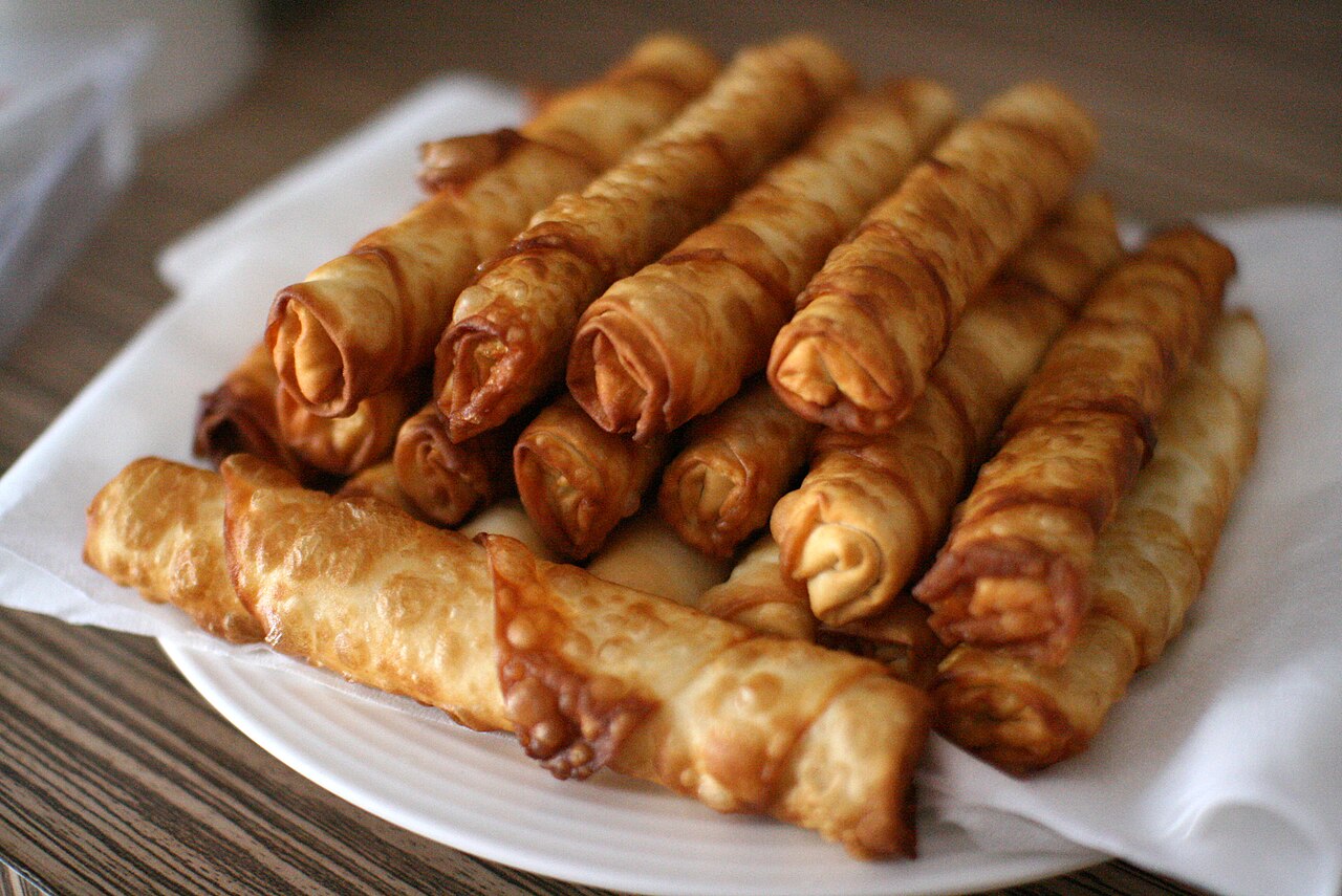 Rolinhos de queijo com filo — Fotografia real de referência