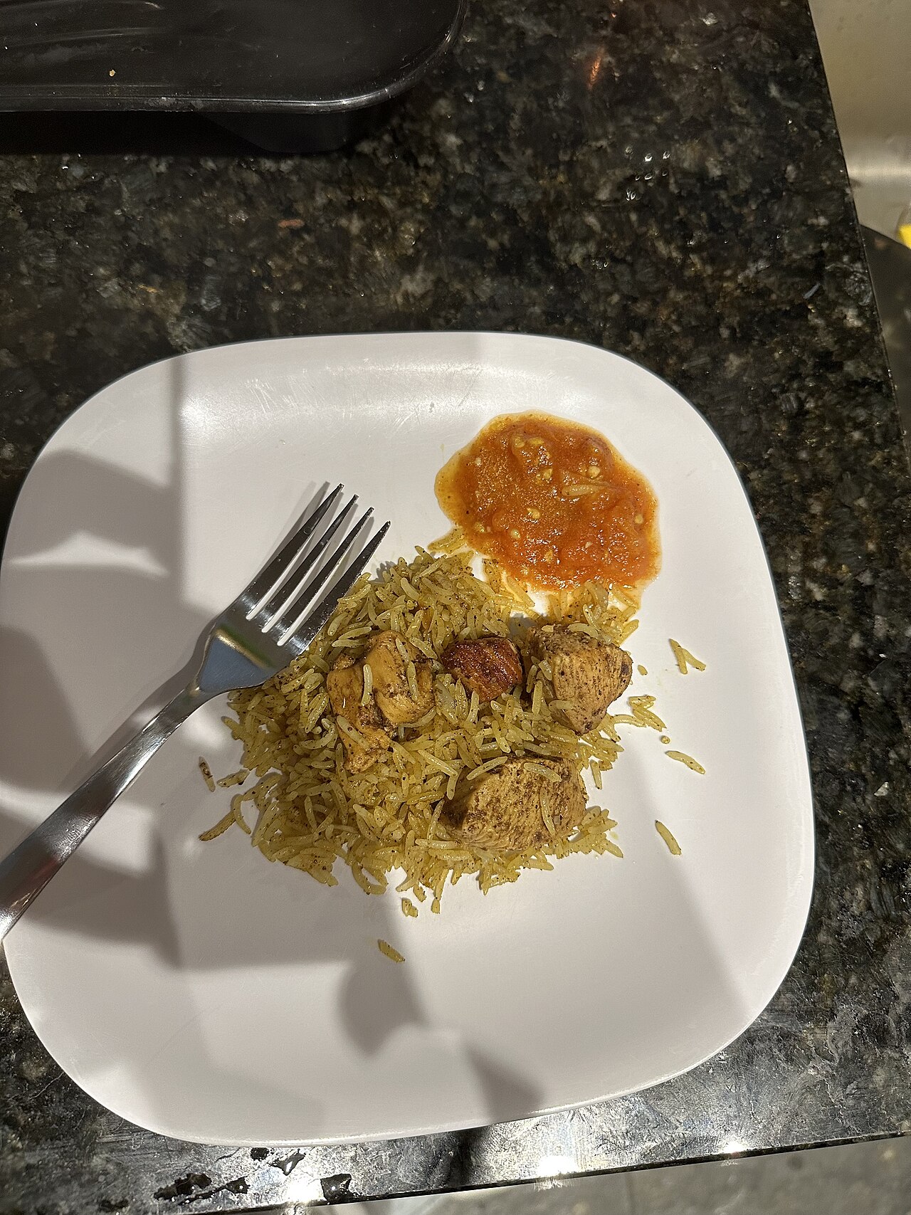 Kabsa de frango — Fotografia real de referência
