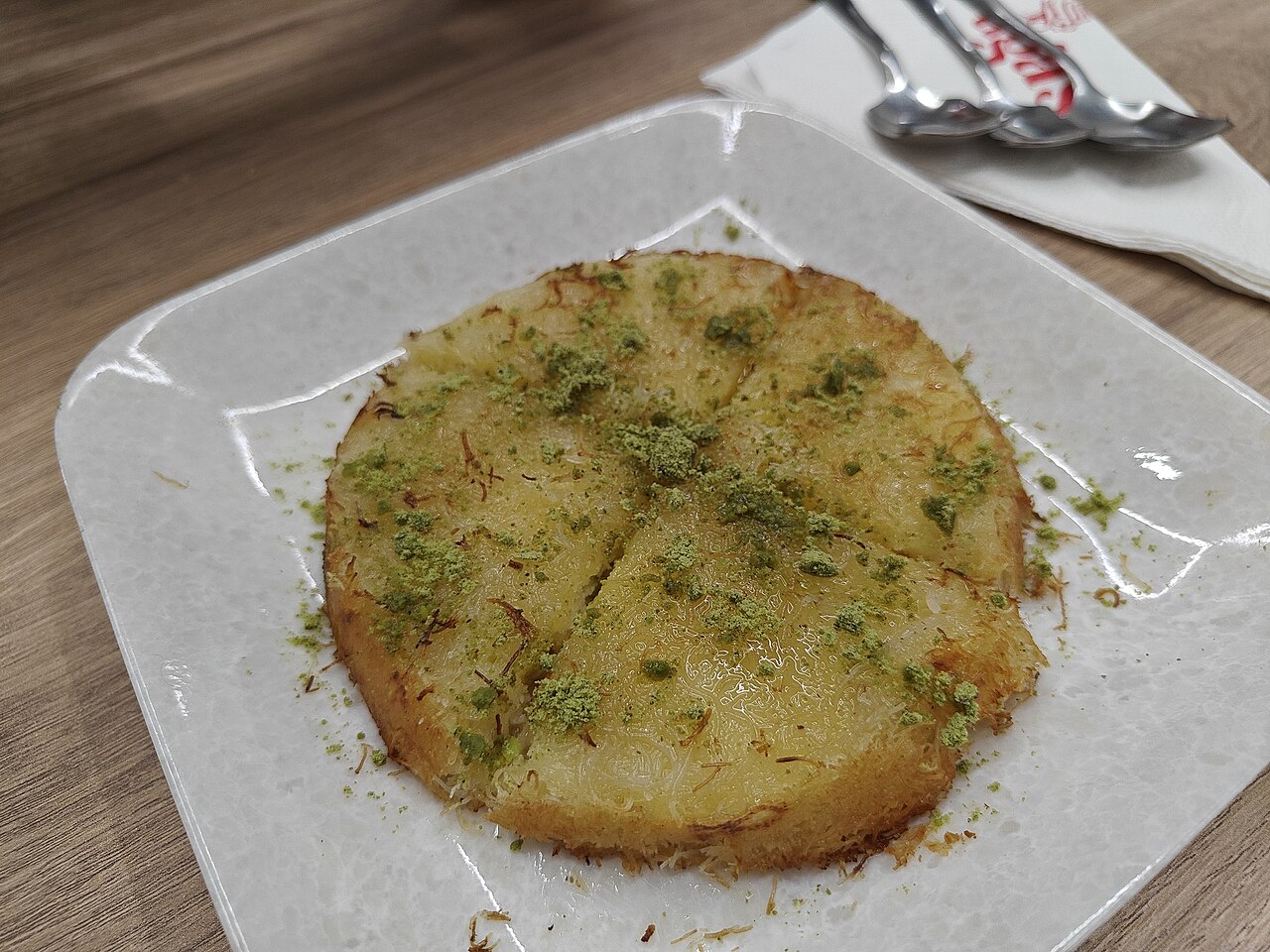 Kunafa com queijo — Fotografia real de referência