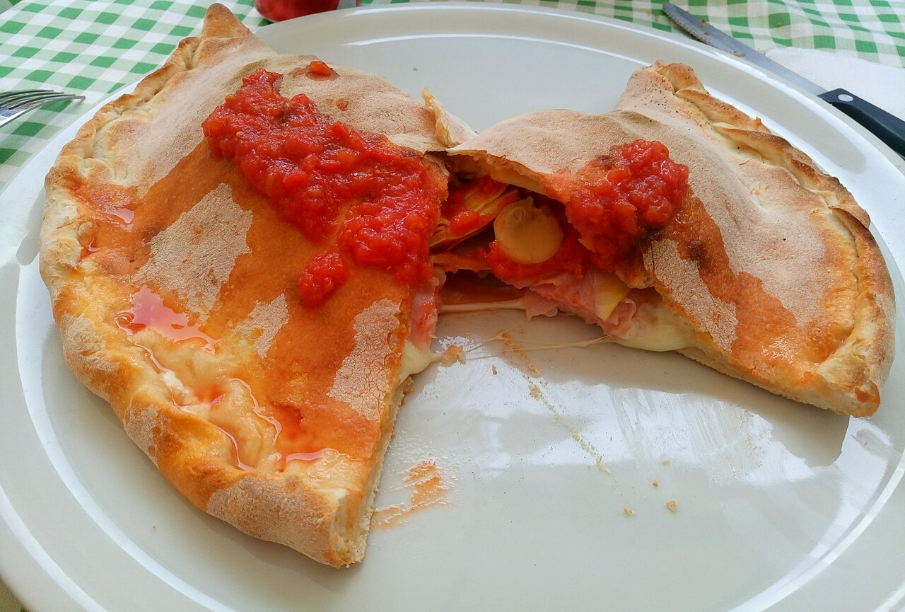 Calzone Tradizionale — Fotografia real de referência