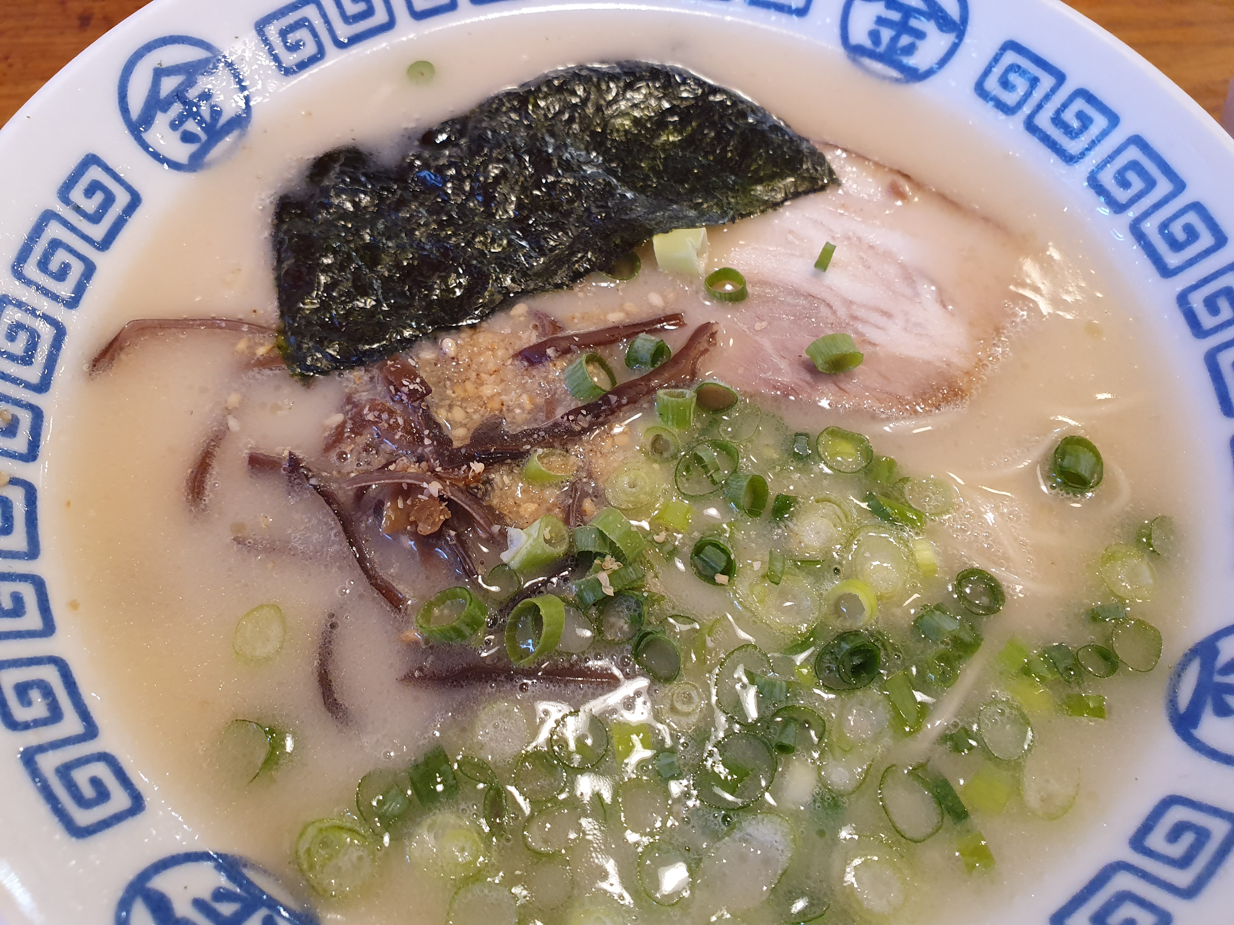 Lámen tonkotsu caseiro — Fotografia real de referência